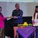 Ketua Satupena Kabupaten Temanggung Wiwik Hartati memotong tumpeng ulang tahun dan diserahkan kepada Kepala Dinas Perpustakaan dan Kearsipan Kabupaten Temanggung Supriyanto didampingi sastrawan senior Roso Titi Sarkoro.