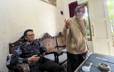 Aksi Ulul Azmi Umara, saat menyampaikan pendapat dalam Rapat Satupena Temanggung, Jumat (24/10/2925).