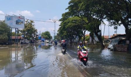 Banjir Surut, Polisi Uji Coba Buka Jalur Pantura Demak-Kudus