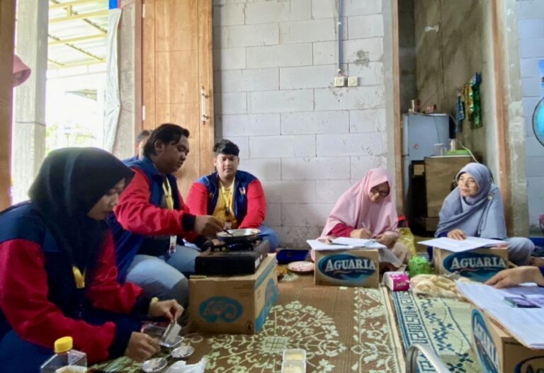Kelompok 30 KKN Upgris, Sulap Minyak Jelantah Jadi Lilin Aromas Terapi