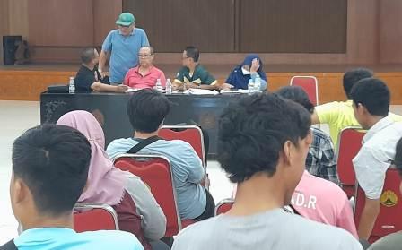 Para ofisial mengikuti Temu Teknik Kejuaraan Bulu Tangkis Piala Rektor USM di Auditorium Ir Widjatmoko pada 26 Februari 2024.