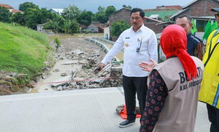 Tanggul Sungai Tuntang Jebol, Pj Gubenur Jateng: Lobang Jebolan Langsung Ditutup Sandbag