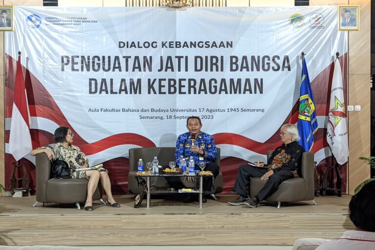 Dialog sarana untuk memberikan pemahaman dan penguatan terhadap Pancasila sebagai ideologi bangsa Indonesia.