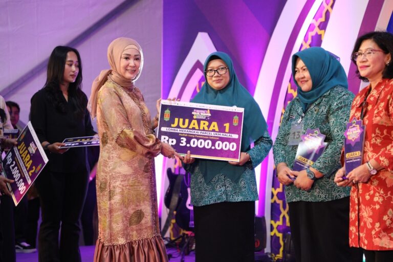 28 TP PKK dan DWP Ikuti Lomba Merangkai Parsel Produk UMKM Halal
