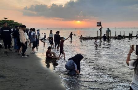 Pantai Tirang Semarang.