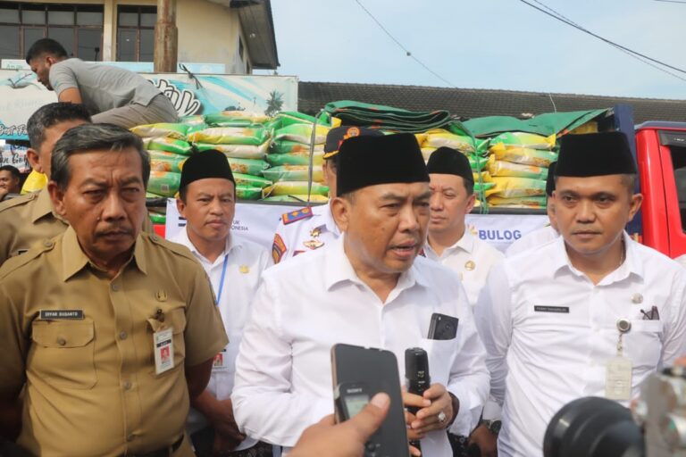 Operasi Pasar di Pecangaan Jepara, 4 Ton Beras Ludes Dibeli Warga