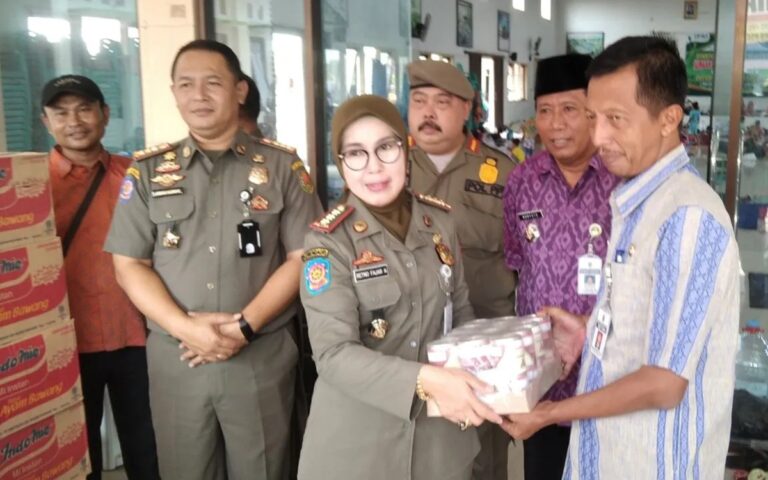 Satpol PP se-Jateng Bantu Korban banjir Demak