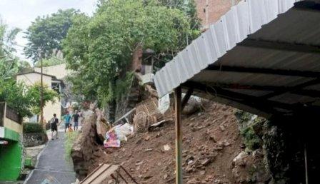 Selain Banjir, Tanah Longsor Jadi Bencana Penyerta Hujan Deras di Semarang