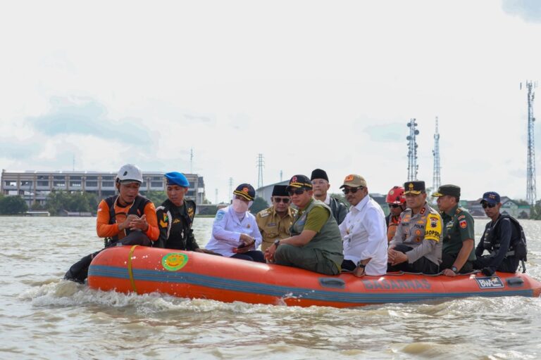 Tinjau Banjir Jepara dan Demak, Nana Minta Tanggul Sungai di Jateng Dievaluasi