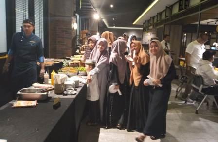 Bahagianya Puluhan Santri dan Satriwati Yayasan Darul Falah Al Hasyimiyah Semarang Ikuti Acara “Ramadan Berbagi 2024”