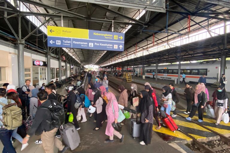 4 Hari Masa Angkutan Lebaran, 64.000 Pemudik Tiba di Wilayah Daop 4 Semarang