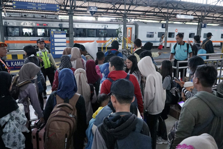 KAI Daop 4 Semarang Sukses Layani 1 Juta Penumpang Selama Periode Angkutan Lebaran 2024
