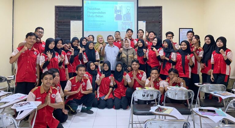 Tim PkM USM Beri Pelatihan Pengendalian Mutu Beto ke Siswa SMKN 3 Semarang