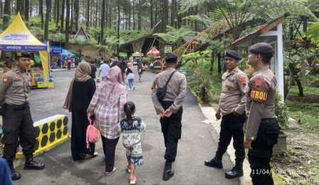 Polda Jateng Pertebal Personel Pengamanan di Hari Idul Fitri Kedua, Patroli ke Pemukiman Warga hingga Objek Wisata