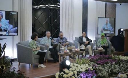 Peringati Hari Bumi, Ketua Pembina Yayasan Alumni Undip Rilis Dua Buku