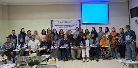 Tim PkM FE USM Beri Pelatihan dan Pendampingan ke Pelaku UMKM Klaster Bandeng Kota Semarang