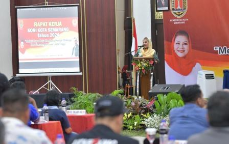 Wali Kota Semarang, Hevearita Gunaryanti Rahayu saat memberikan sambutan pada Rapat Kerja (Raker) KONI Kota Semarang, Jumat (17/5/2024).