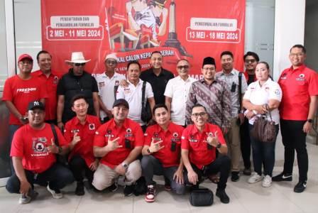 Puluhan Pendukung Iringi Pengembalian Berkas Pendaftaran Wali Kota Semarang, Arnas Dambakan Pasangan yang Satu Visi