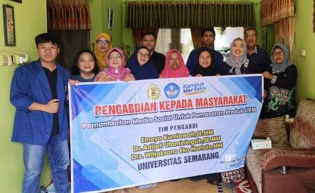 Tim PkM USM Beri Pelatihan Pembuatan Foto Produk untuk Promosi di Media Sosial