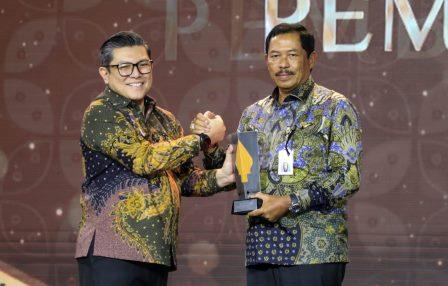 Terima Anugerah Inovasi Pembangunan Terpuji, Nana Tegaskan Pemerintah dan Media Harus Simbiosis Mutualisme