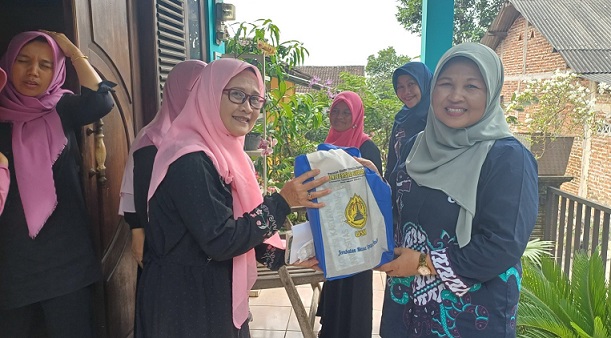Tim PkM FE USM Sosialisasi Pengelolaan Keuangan Usaha Jajanan Ndeso ke UMKM Salamsari