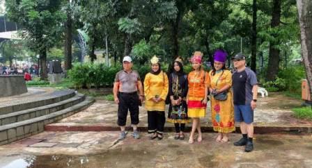 Mahasiswa Ilkom USM Kampanyekan Baju Adat Indonesia