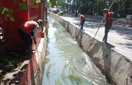 Antisipasi Banjir, Pemkot Semarang Rutin Bersihkan Saluran dan Sungai