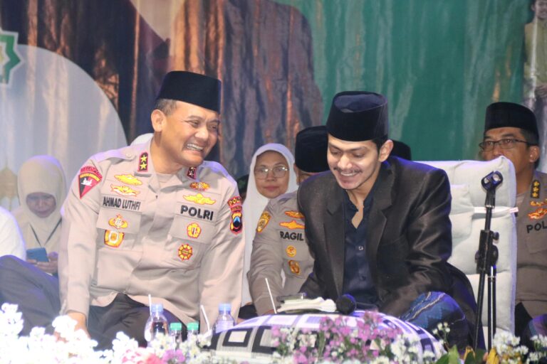 Irjen Pol Ahmad Luthfi Sholawatan bersama Habib Zaidan di Pabelan Kab Semarang