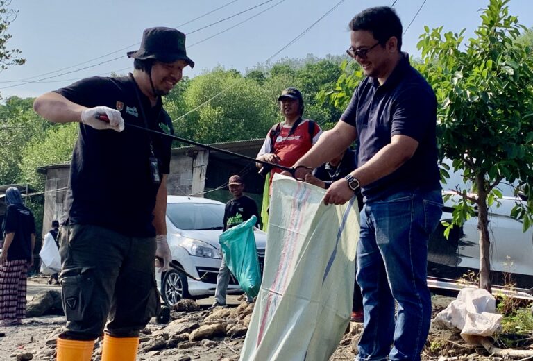 Peringati Hari Lingkungan Hidup, PLN Lakukan Aksi Bersih Pantai