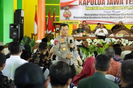 Beri Penyuluhan Hukum Masyarakat Sukolilo, Kapolda Jateng: Masyarakat Tidak Boleh Main Hakim Sendiri