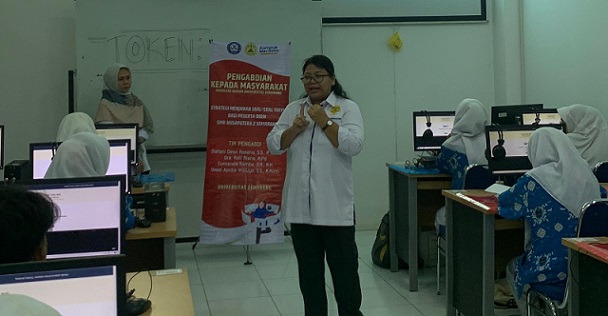 Tim PkM FH USM Beri Pelatihan TOEFL ke Siswa SMK Nusaputera 2 Semarang