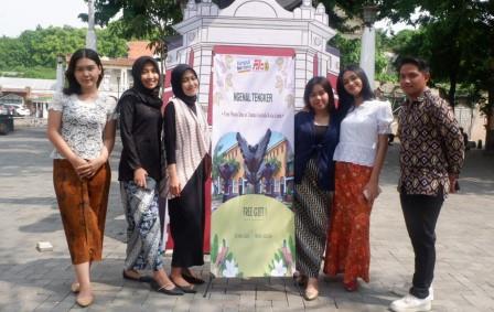 Mahasiswa Ilkom USM Kampanye ”Ngenal Tengker” di Kota Lama Semarang