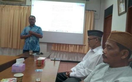 Direktur Lembaga Studi Sosial AgamaTeddy Kholiludin ketika memberikan paparan dalam FGD Meninjau Ulang Format Pembentukan FKUB dalam PBM No. 9 dan No. 8 Tahun 2006 di Gereja Katedral Semarang.