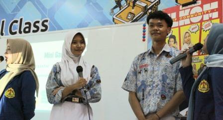 Himalika USM Beri Pelatihan Jurnalistik ke Siswa SMKN 4 Semarang