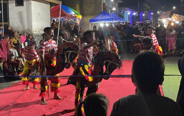 Lestarikan Budaya Jawa, Kelompok Seni Desa Ketundan Sajikan Warokan