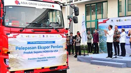 Presiden Jokowi Lepas Ekspor 16 Ribu Pasang Sepatu ke Amerika Serikat