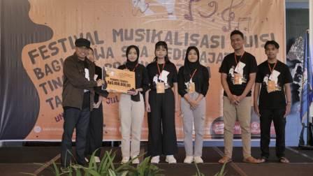 SMA Negeri 2 Pati Juarai Festival Musikalisasi Puisi Tingkat SMA/SMK/MA Jateng 2024