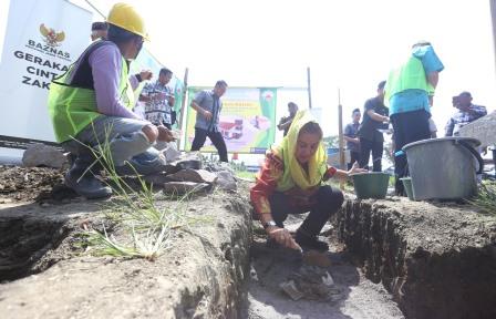 Wali Kota Semarang, Hevearita Gunaryanti Rahayu saat meresmikan pembangunan Rumah Pemotongan Hewan Halal (RPHH) di eks-Relokasi Pasar Johar di Kawasan Masjid Agung Jawa Tengah (MAJT), Selasa (9/7/2024).