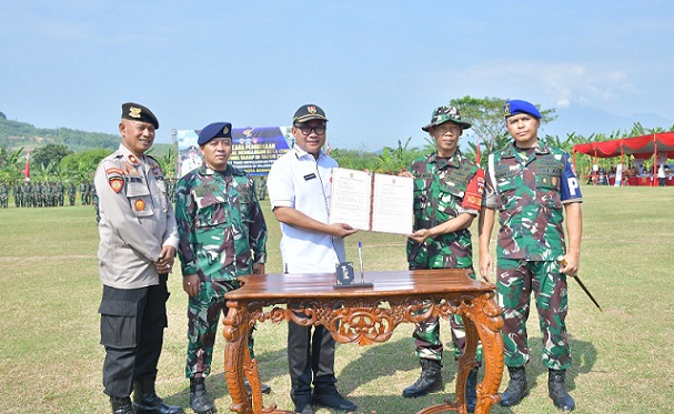Pemkot Semarang dan TNI ’Nyengkuyung’ Pembangunan lewat TMMD