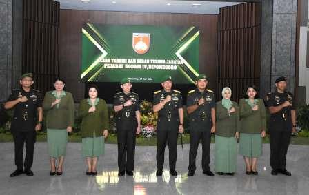 Pangdam IV/Diponegoro Pimpin Tradisi dan Serah Terima Jabatan di Balai Diponegoro