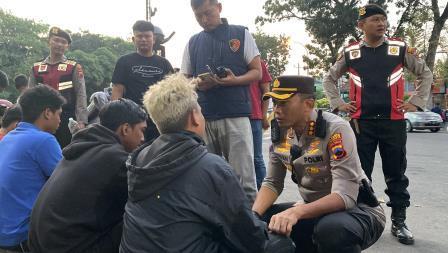Bawa Miras dan Barang Terlarang di Stadion Manahan Solo, Puluhan Suporter PSIS Semarang Diamankan Polisi