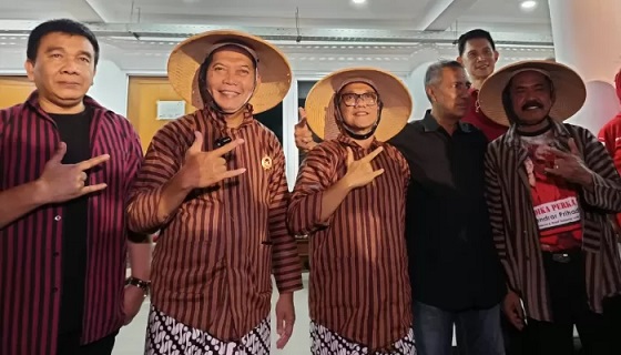 Paslon PDIP Caftar ke KPU Surakarta Satu Jam Jelang Penutupan