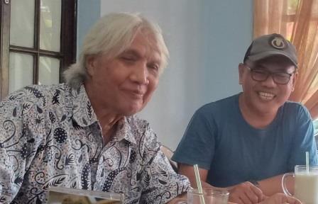 Ketua Umum Satupena Jawa Tengah Gunoto Saparie (kiri) dan Sekretaris Satupena Kabupaten Blora Gunawan Trihantoro.