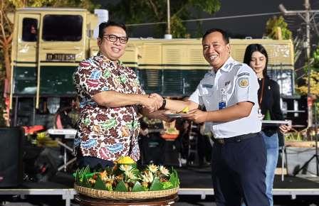 Peringati HUT ke-110 Stasiun Semarang Poncol, KAI Daop 4 Berikan Momen Spesial ke Pelanggan