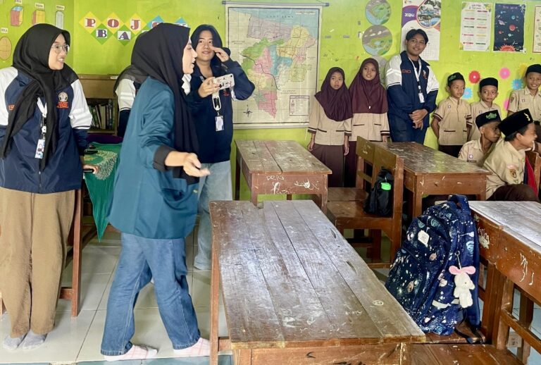 KKN Mahasiswa Undip Berikan Pencerdasan di MI Nurul Ulum