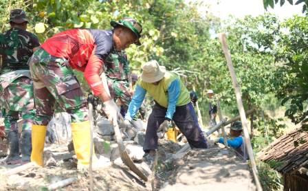 TMMD Rembang: Jalin Keakraban dengan Membangun Desa Impian