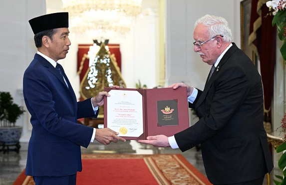 Presiden Jokowi Dianugerahi ’Grand Collar Order of the State of Palestine’ oleh Presiden Mahmoud Abbas