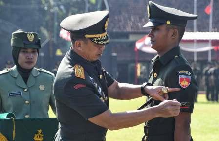 598 Prajurit Siswa Dilantik Pangdam IV/Diponegoro Menyandang Pangkat Prajurit Dua