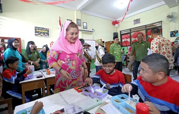 Pemkot Semarang Implementasi ’Stroberi’ Hasil ’Urban Farming’