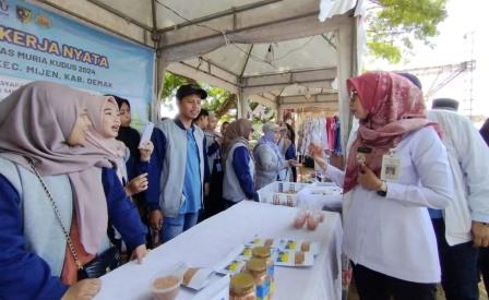 Gelar Pameran Produk UMKM, Bupati Demak Minta Pelaku Usaha Jangan Berhenti Berkreasi  
